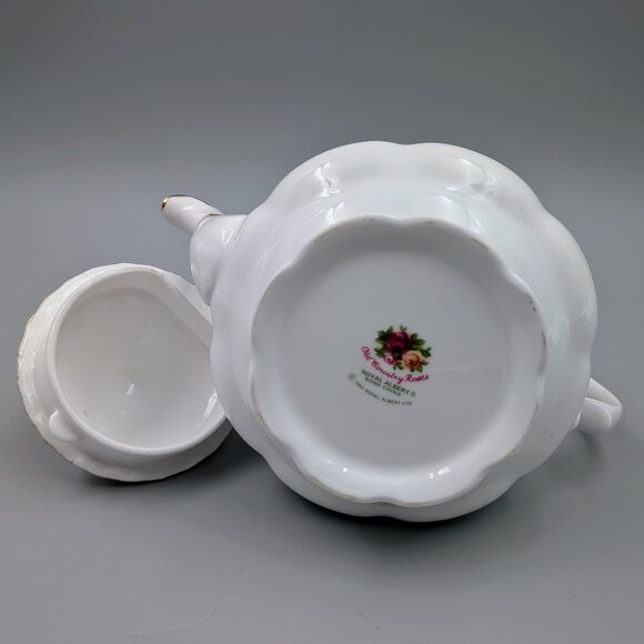 Vintage Royal Albert Old Country Roses Teapot | Floral with Gold Trim - Picture 7 of 8